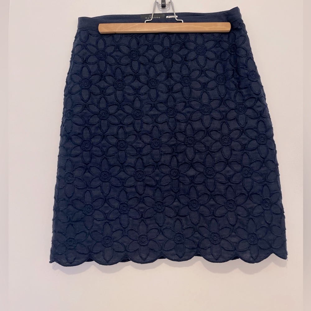 Talbots navy blue pencil skirt with flower detail and scalloped hem- size 4
